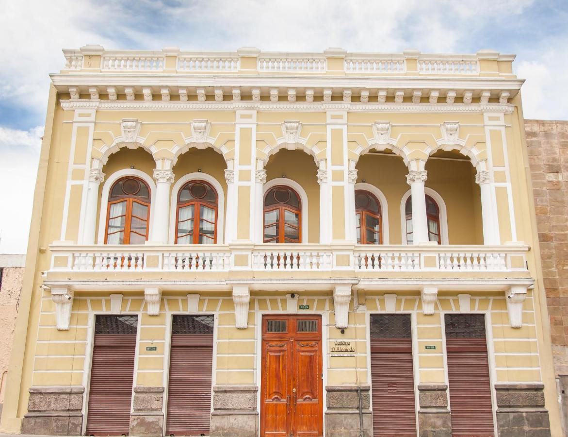 Casona 1914 Quito - Gothic Cathedral View Rooftop Exterior photo