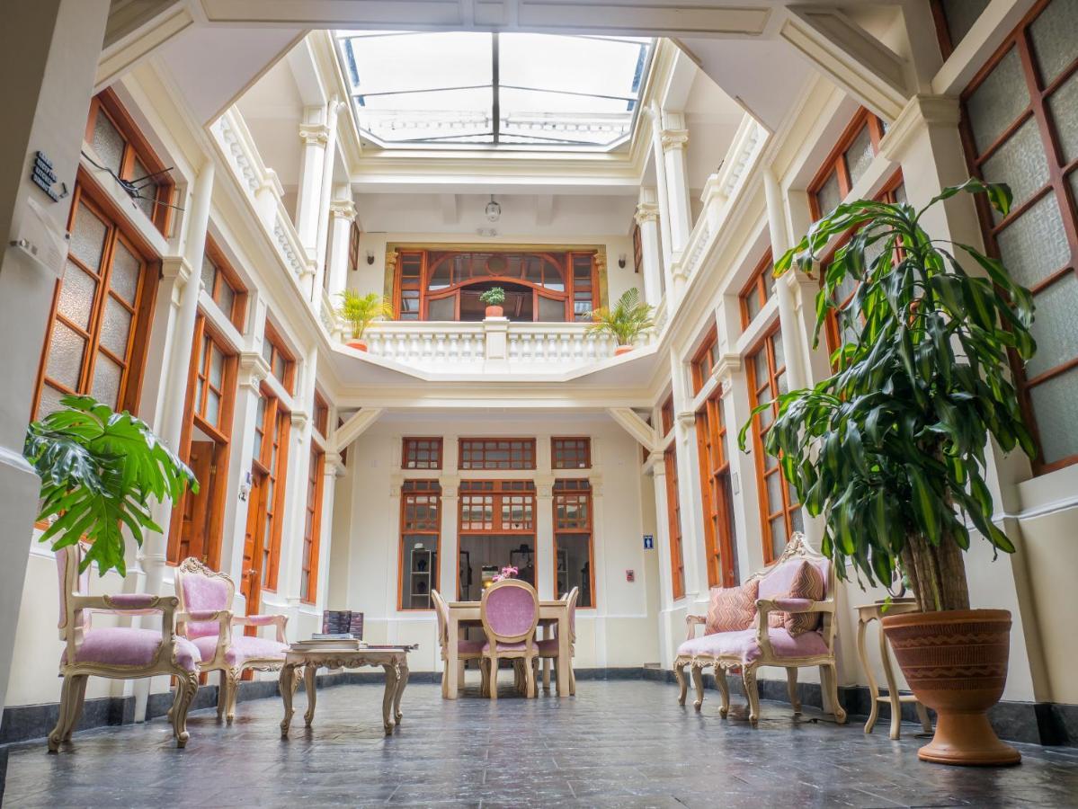 Casona 1914 Quito - Gothic Cathedral View Rooftop Exterior photo